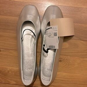 NWT Mango Silver Leather Flats